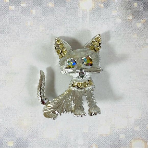 Adorable silver-tone puppy pin with Aurora Borealis eyes - Picture 2 of 4